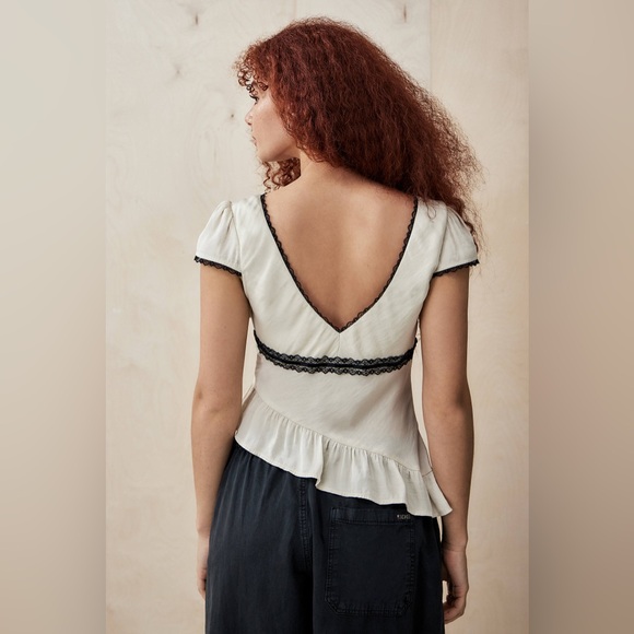 Kimchi Blue Cora Asymmetrical Ruffle Lace-Trim Blouse | Size S - Picture 4 of 16